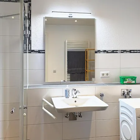 Stella Barrierefrei & Zentral, Mit Balkon, Aufzug & Parkplatz *